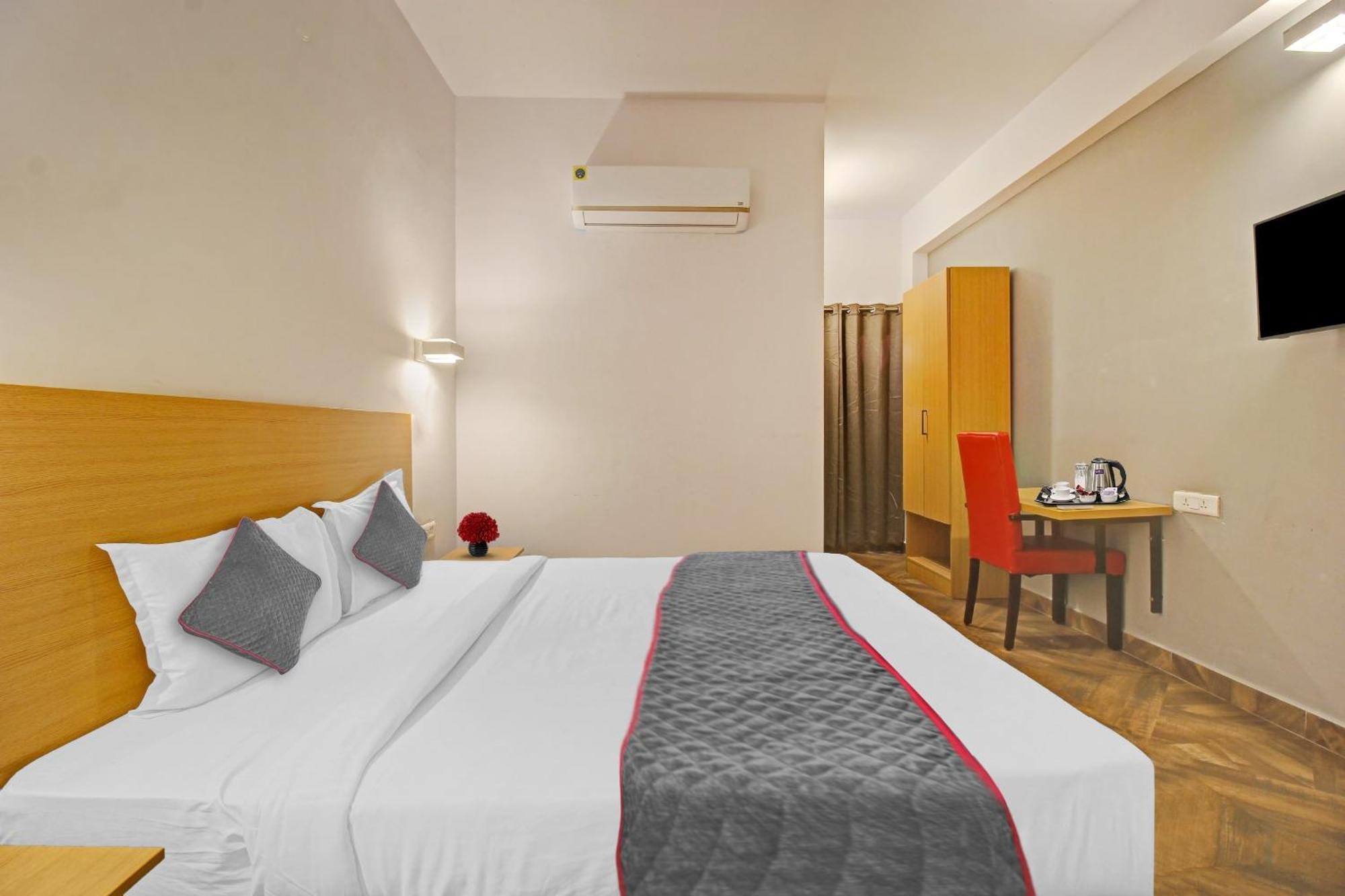 Townhouse 1188 Xanthe Hotels Hyderabad Exterior photo