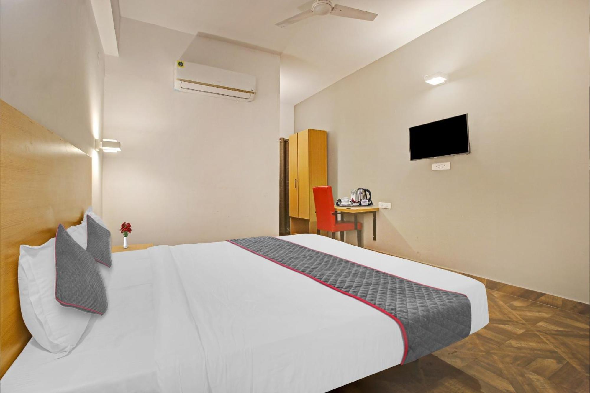 Townhouse 1188 Xanthe Hotels Hyderabad Exterior photo