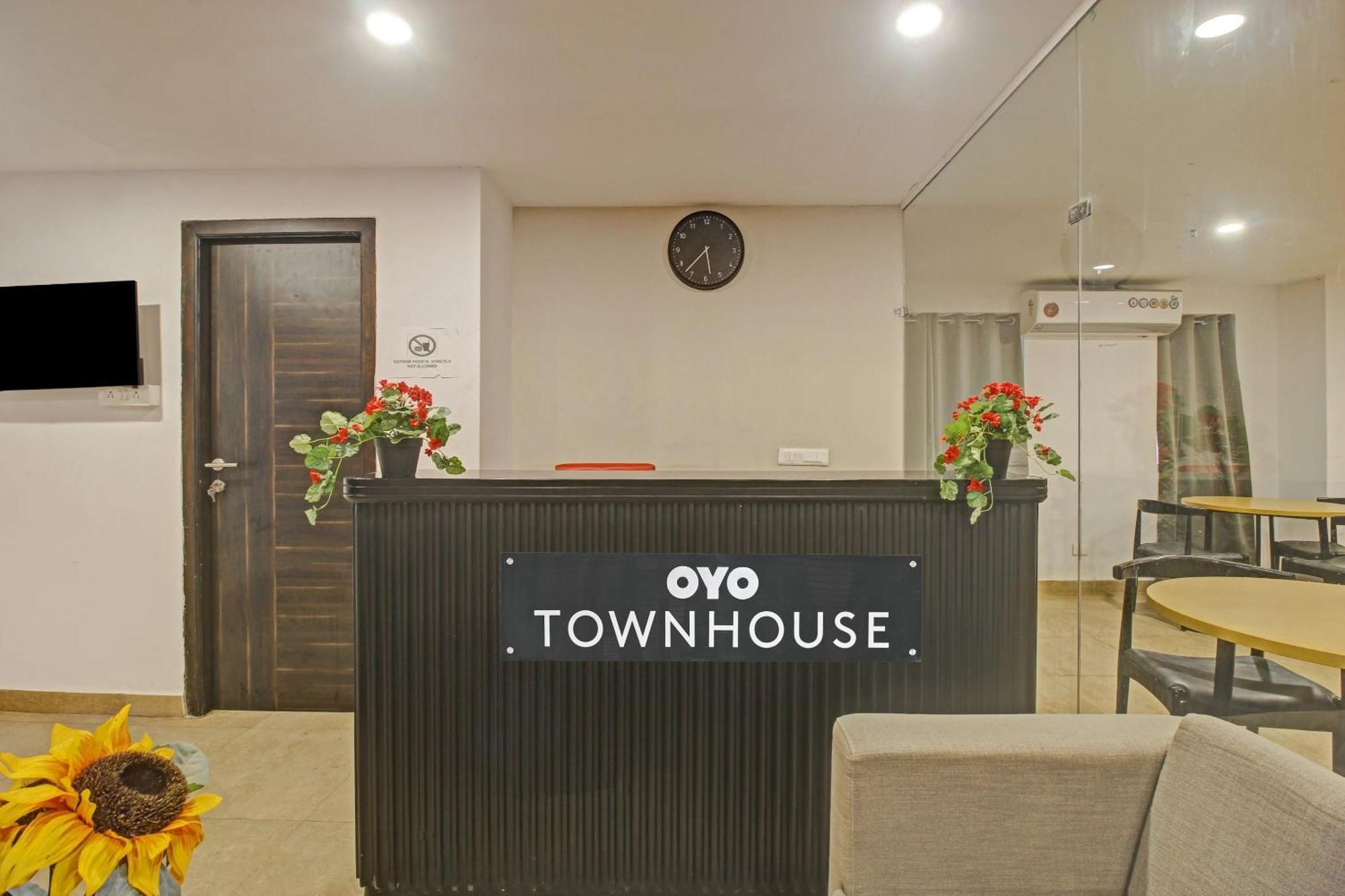 Townhouse 1188 Xanthe Hotels Hyderabad Exterior photo