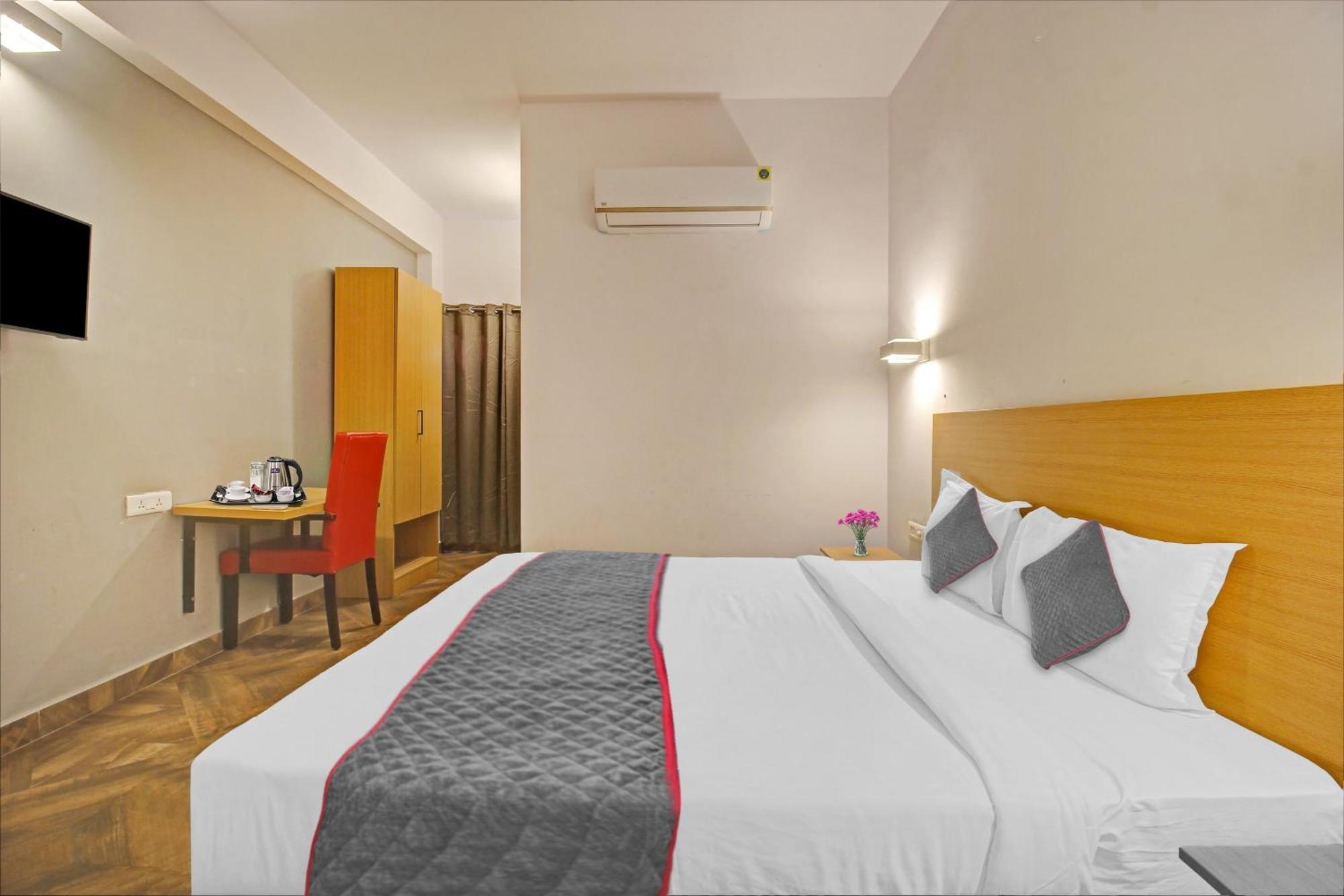 Townhouse 1188 Xanthe Hotels Hyderabad Exterior photo