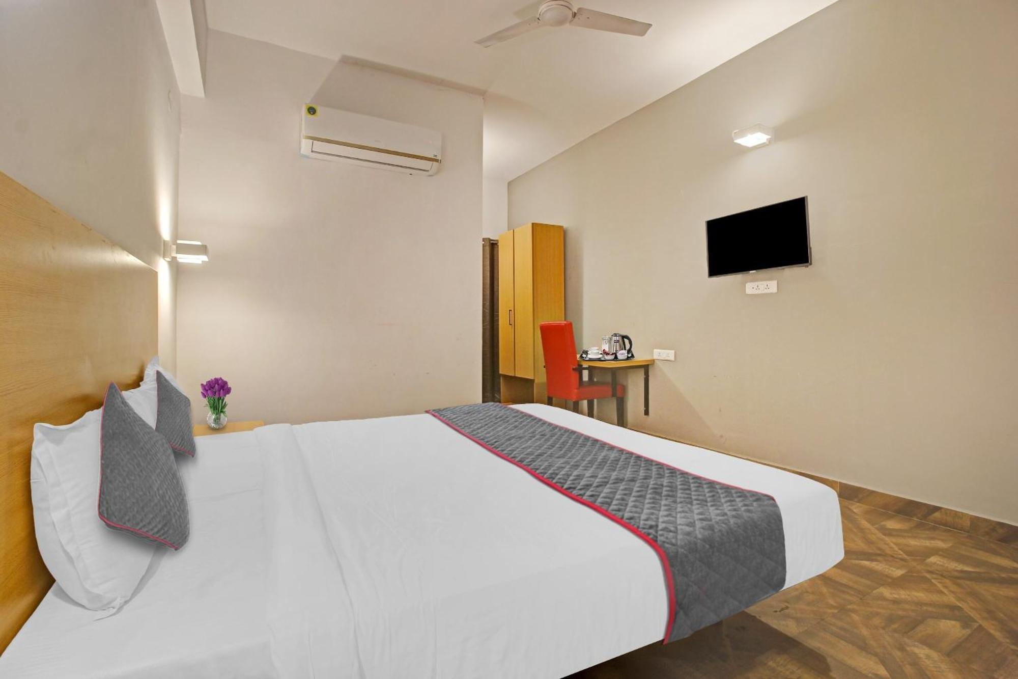 Townhouse 1188 Xanthe Hotels Hyderabad Exterior photo